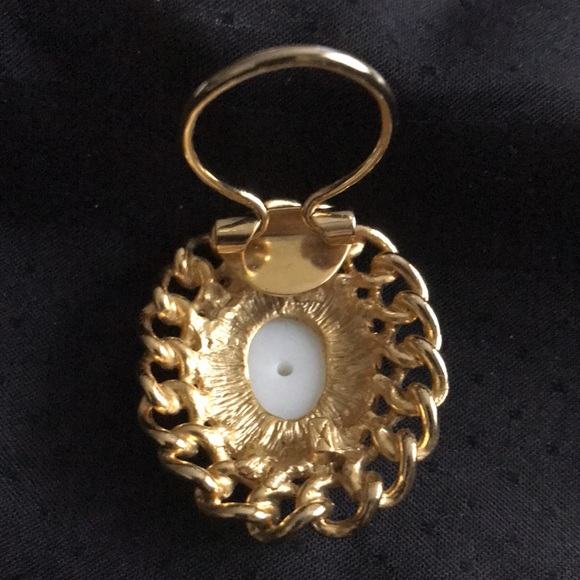 Gold Tone Scarf Clip Gold Filigree withOval Faux Pearl - Picture 3 of 4